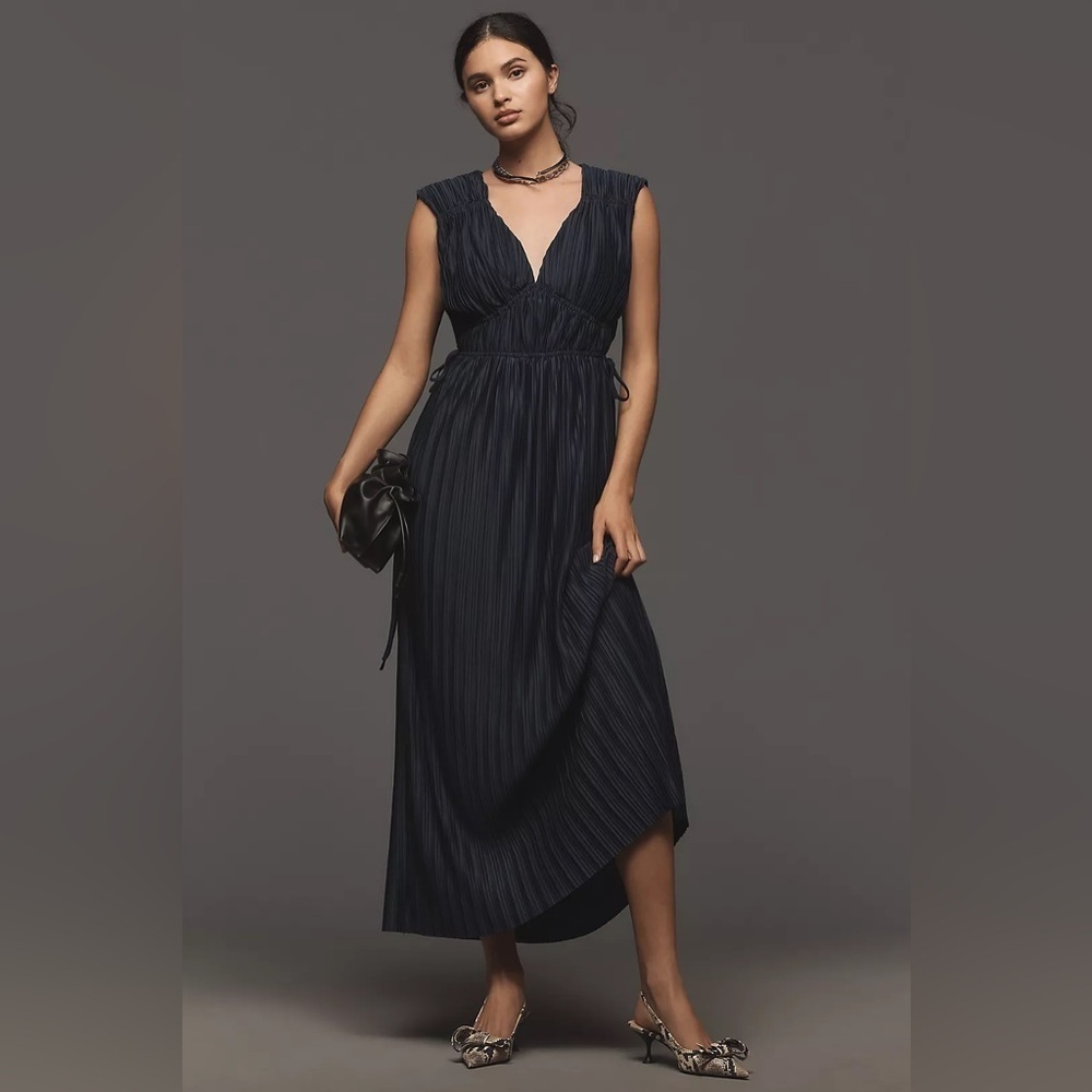 NWT! Anthropologie Endless Rose Sleeveless V-Neck Pleated Midi Dress - Size XS🏀